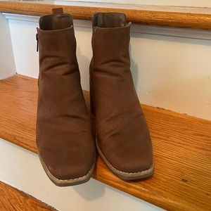 Universal Thread Women’s Boot